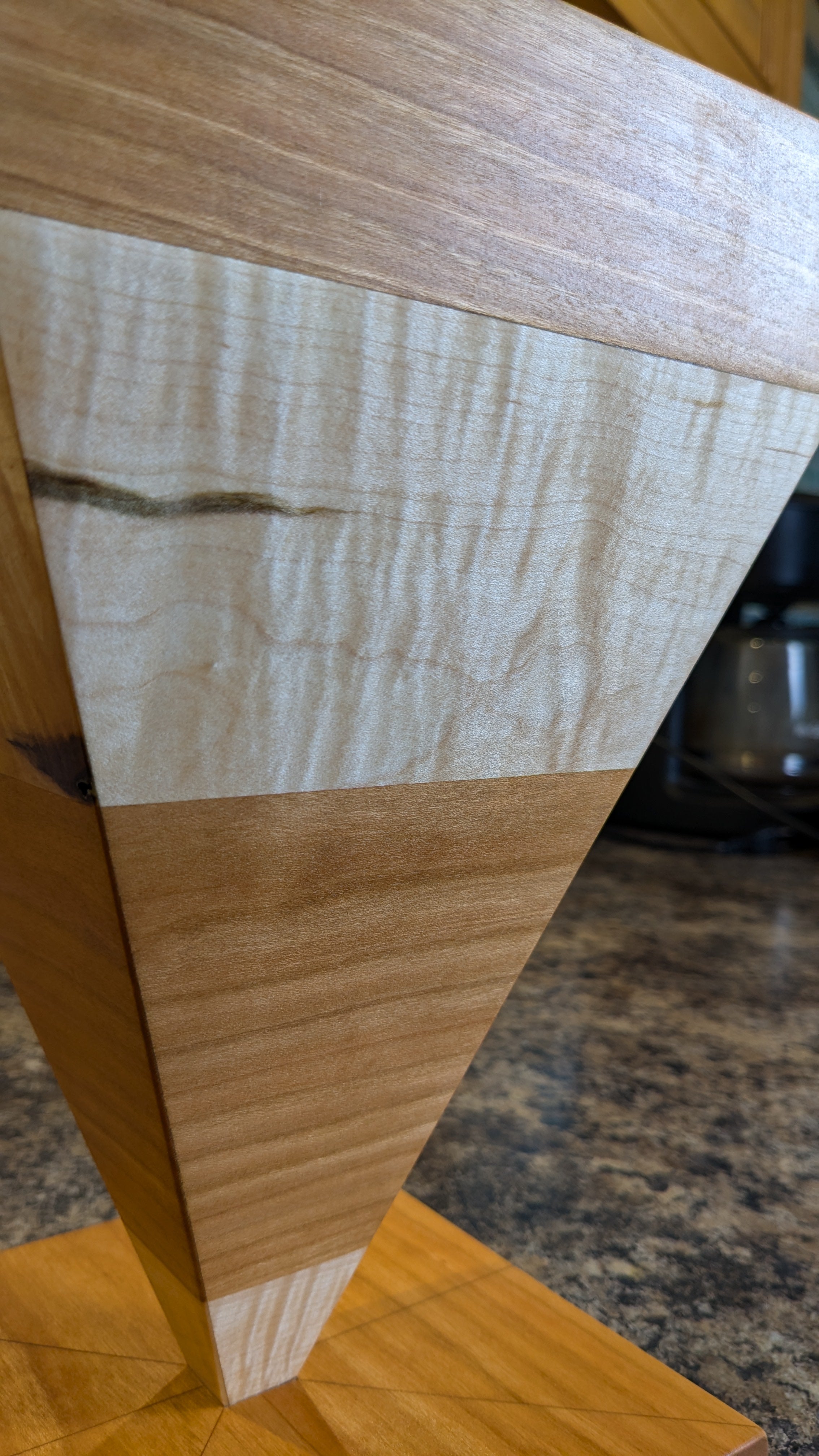 The first upside down pyramid knife holder